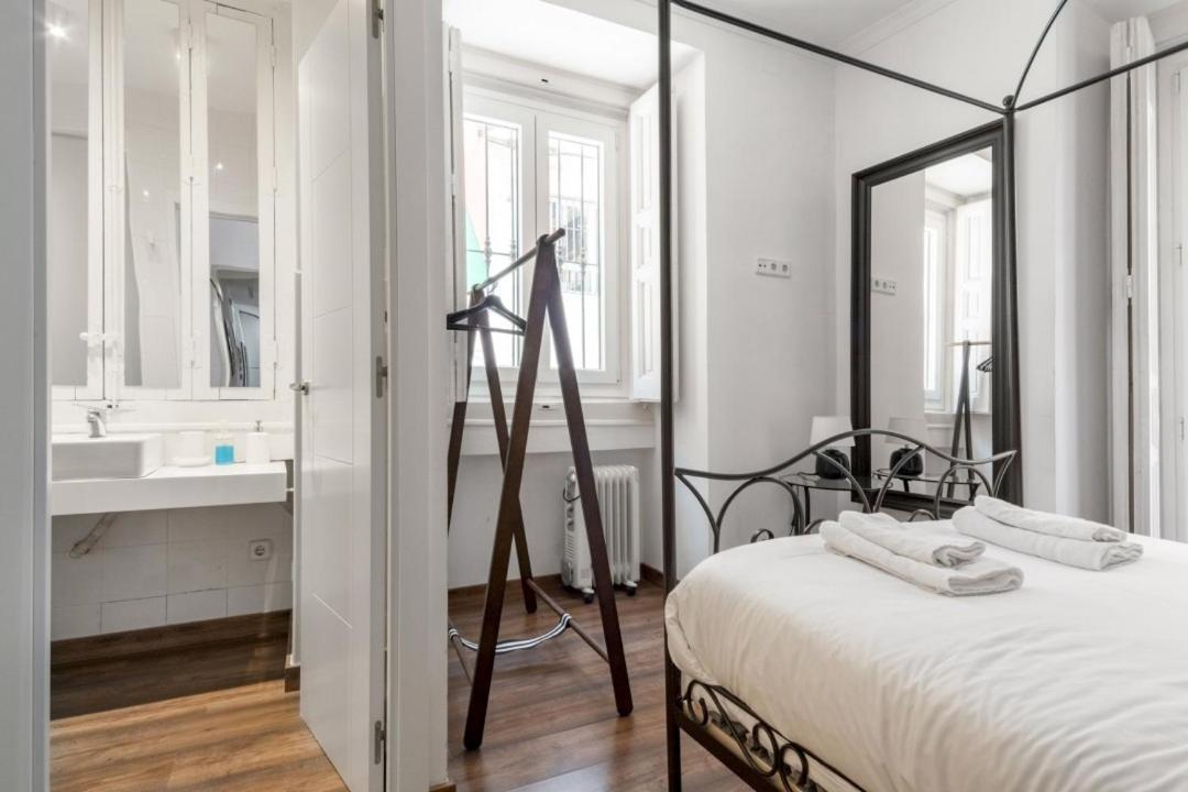 2 Bedrooms 2 Bathrooms Furnished - Malasana - Bright Stylish - Mintystay Madrid Dış mekan fotoğraf